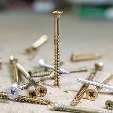 Close-up of 4.5mm C2 Strong-Fix screw with twin-cut tip and deep thread