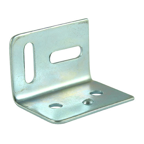Stretcher plate with slotted holes for timber alignment